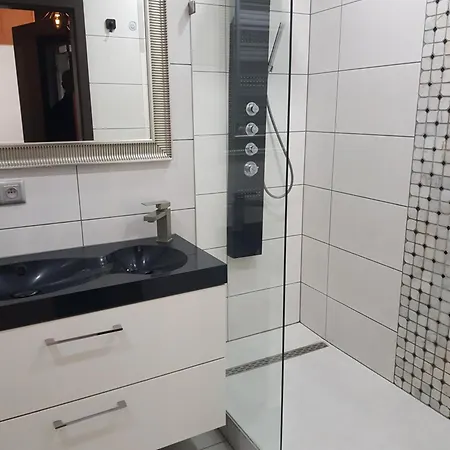 Apartament Fortforest *